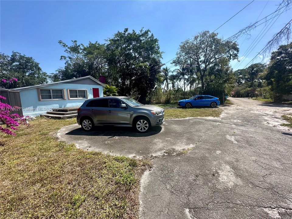 Driveway for multiple cars