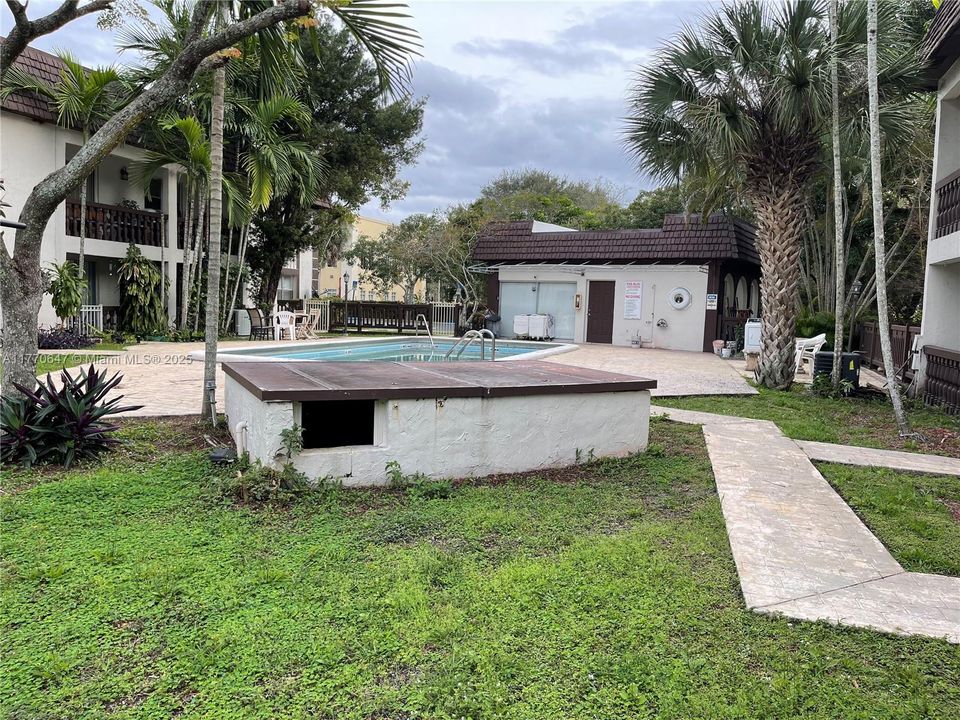 For Sale: $150,000 (1 beds, 1 baths, 645 Square Feet)