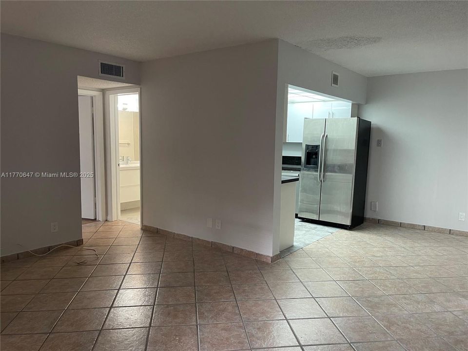 For Sale: $150,000 (1 beds, 1 baths, 645 Square Feet)