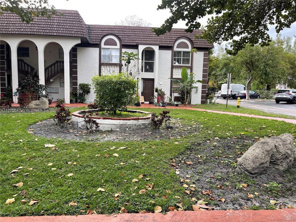 For Sale: $150,000 (1 beds, 1 baths, 645 Square Feet)