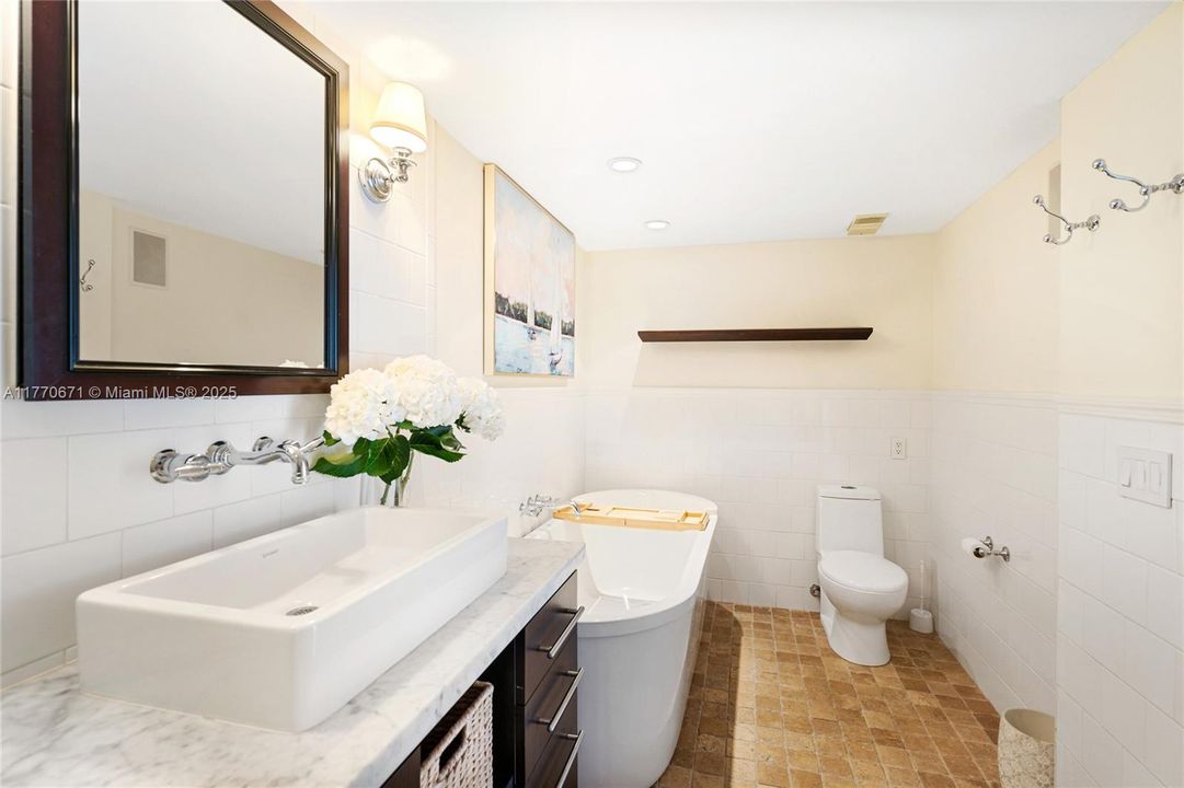 Recently Rented: $5,000 (2 beds, 2 baths, 1640 Square Feet)