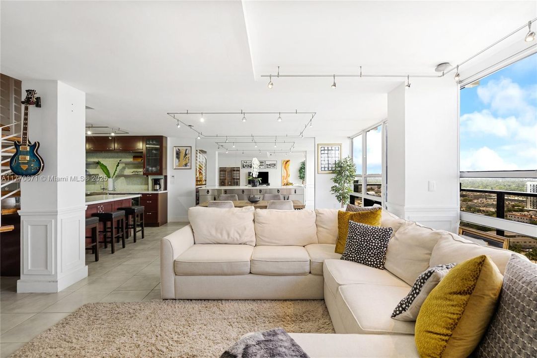 Recently Rented: $5,000 (2 beds, 2 baths, 1640 Square Feet)