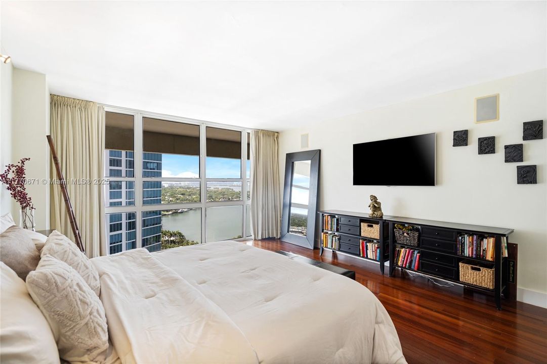 Recently Rented: $5,000 (2 beds, 2 baths, 1640 Square Feet)