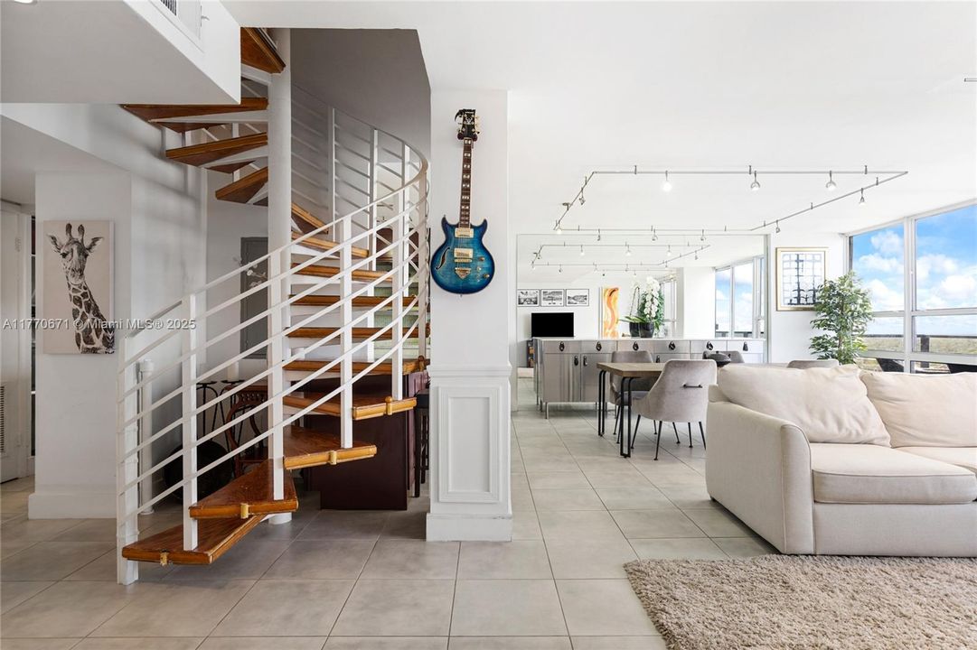 Recently Rented: $5,000 (2 beds, 2 baths, 1640 Square Feet)