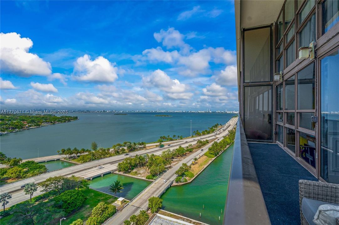 Recently Rented: $5,000 (2 beds, 2 baths, 1640 Square Feet)