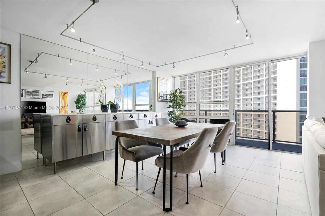 Recently Rented: $5,000 (2 beds, 2 baths, 1640 Square Feet)