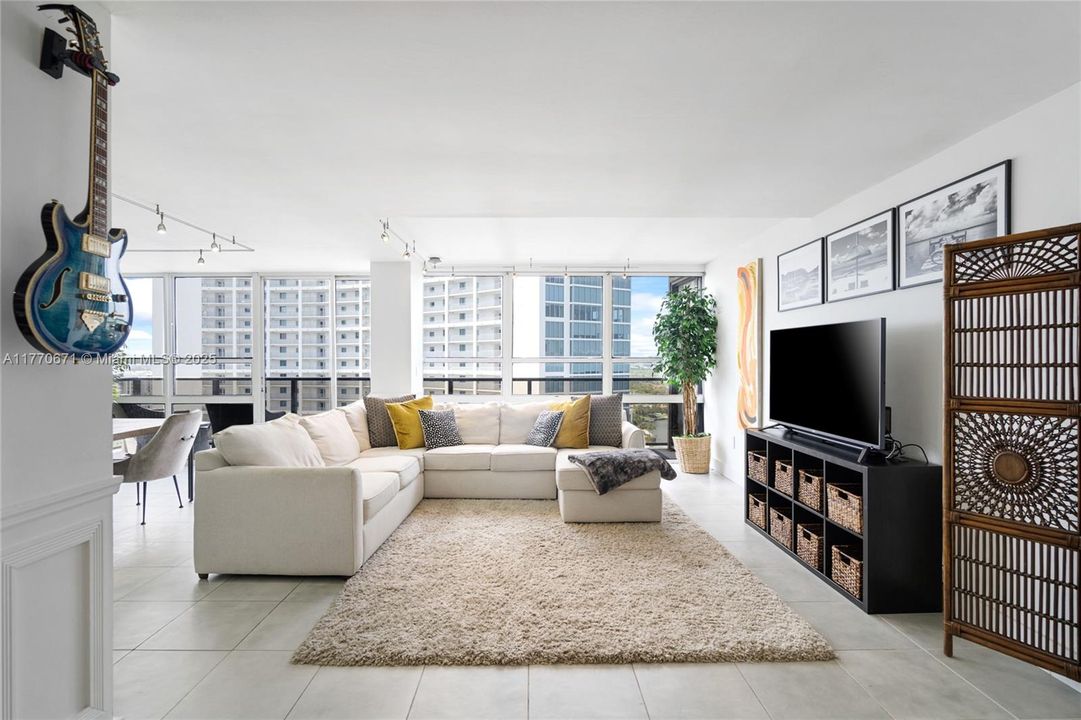 Recently Rented: $5,000 (2 beds, 2 baths, 1640 Square Feet)