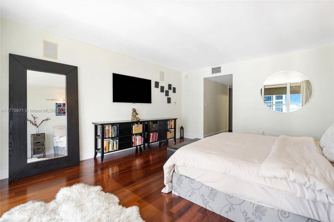 Recently Rented: $5,000 (2 beds, 2 baths, 1640 Square Feet)