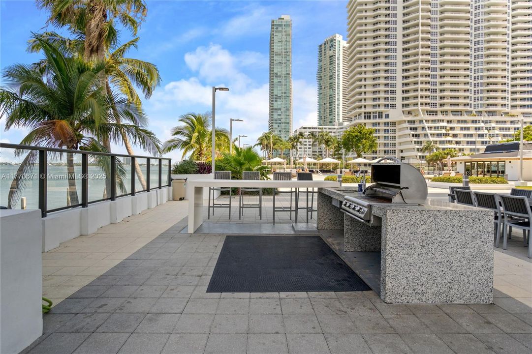 Recently Rented: $5,000 (2 beds, 2 baths, 1640 Square Feet)