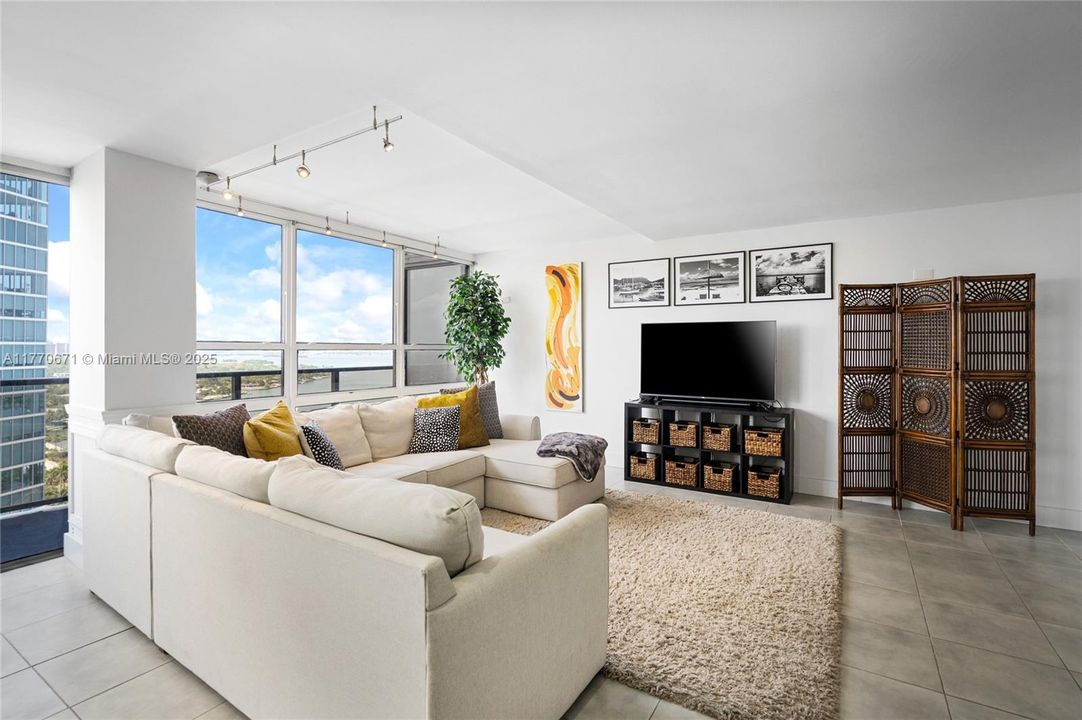 Recently Rented: $5,000 (2 beds, 2 baths, 1640 Square Feet)