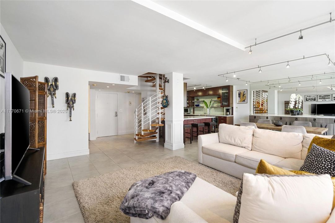 Recently Rented: $5,000 (2 beds, 2 baths, 1640 Square Feet)