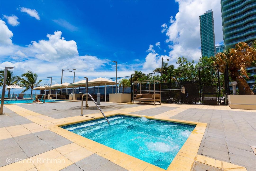 Recently Rented: $5,000 (2 beds, 2 baths, 1640 Square Feet)