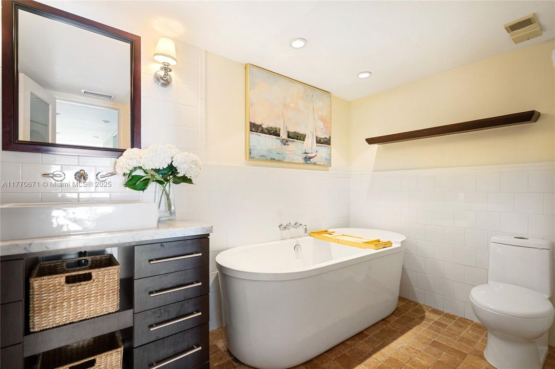 Recently Rented: $5,000 (2 beds, 2 baths, 1640 Square Feet)