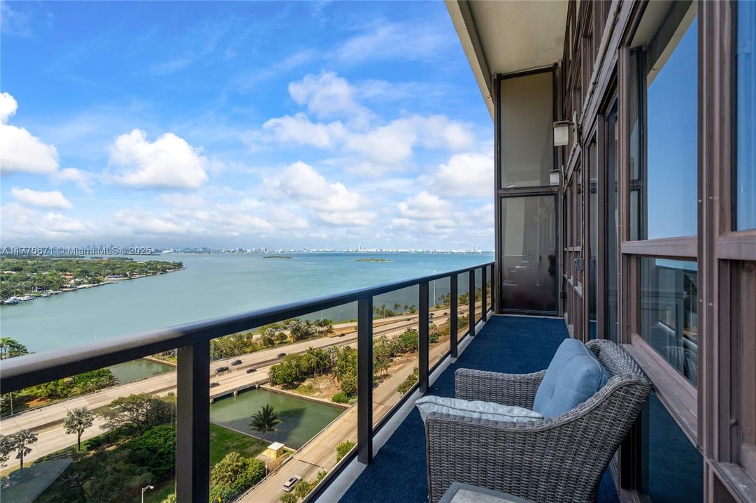 Recently Rented: $5,000 (2 beds, 2 baths, 1640 Square Feet)