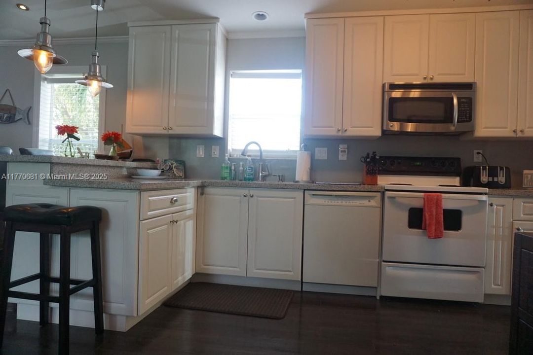 For Sale: $425,000 (3 beds, 2 baths, 1152 Square Feet)