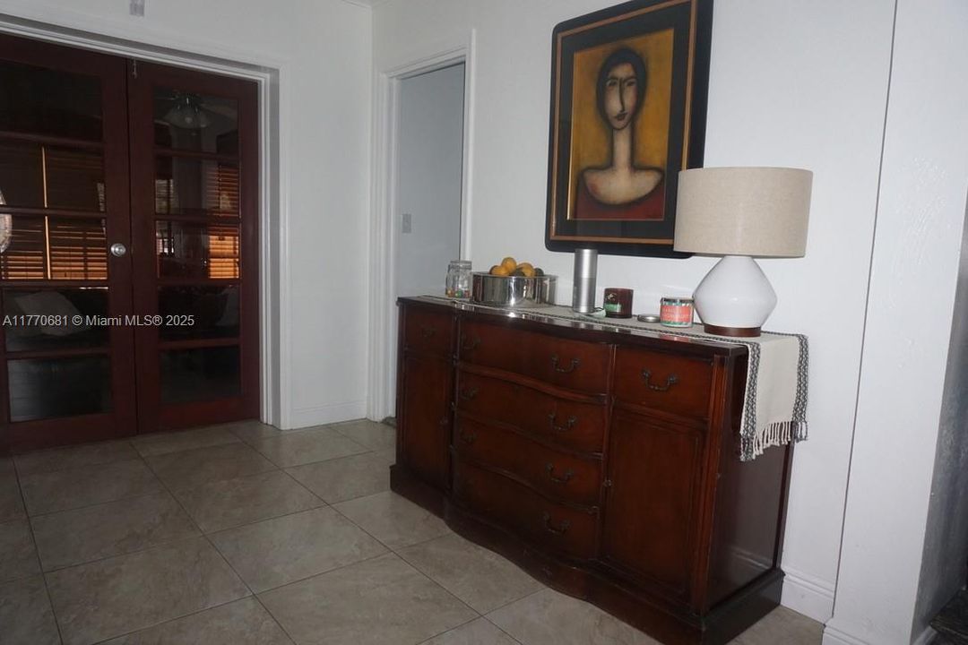 For Sale: $425,000 (3 beds, 2 baths, 1152 Square Feet)