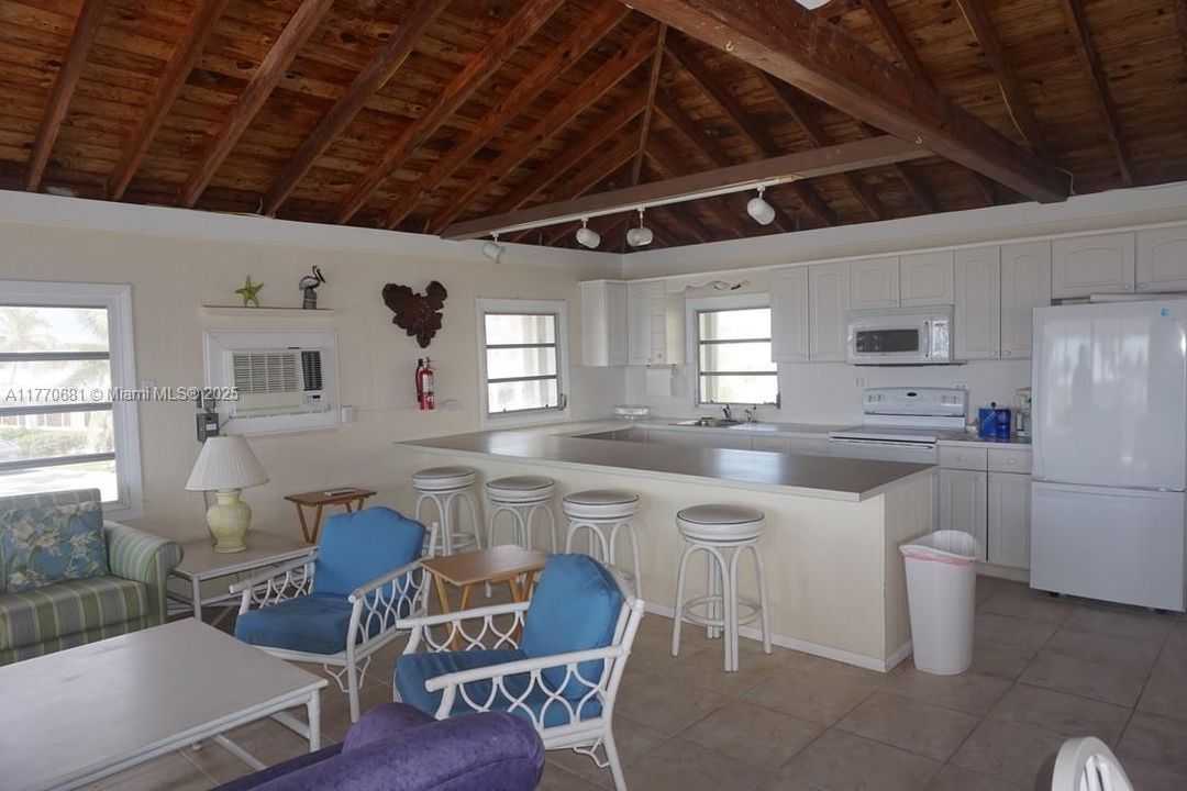 For Sale: $425,000 (3 beds, 2 baths, 1152 Square Feet)