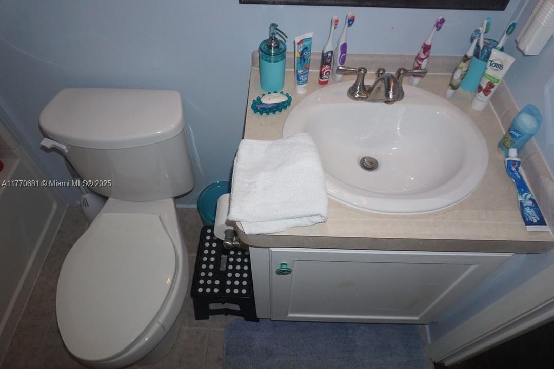 For Sale: $425,000 (3 beds, 2 baths, 1152 Square Feet)