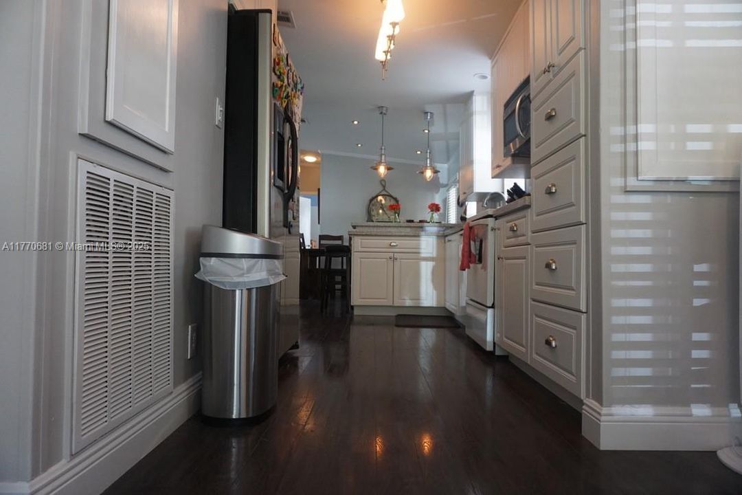 For Sale: $425,000 (3 beds, 2 baths, 1152 Square Feet)