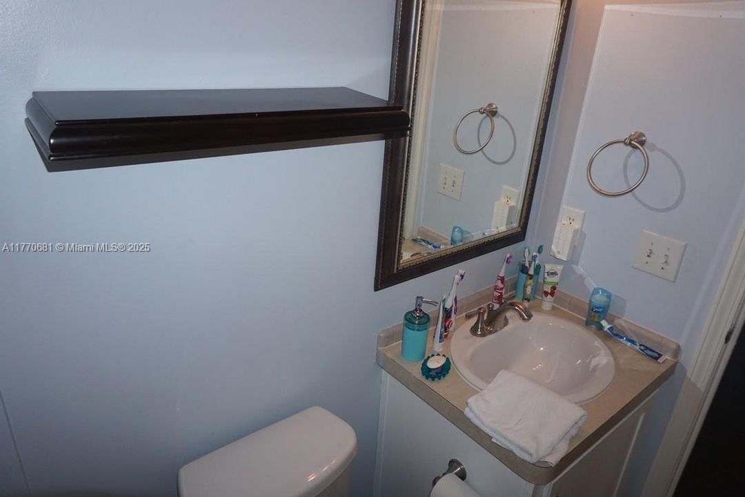 For Sale: $425,000 (3 beds, 2 baths, 1152 Square Feet)