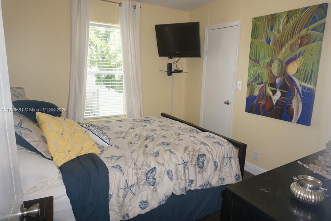 For Sale: $425,000 (3 beds, 2 baths, 1152 Square Feet)