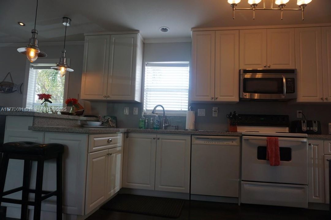 For Sale: $425,000 (3 beds, 2 baths, 1152 Square Feet)