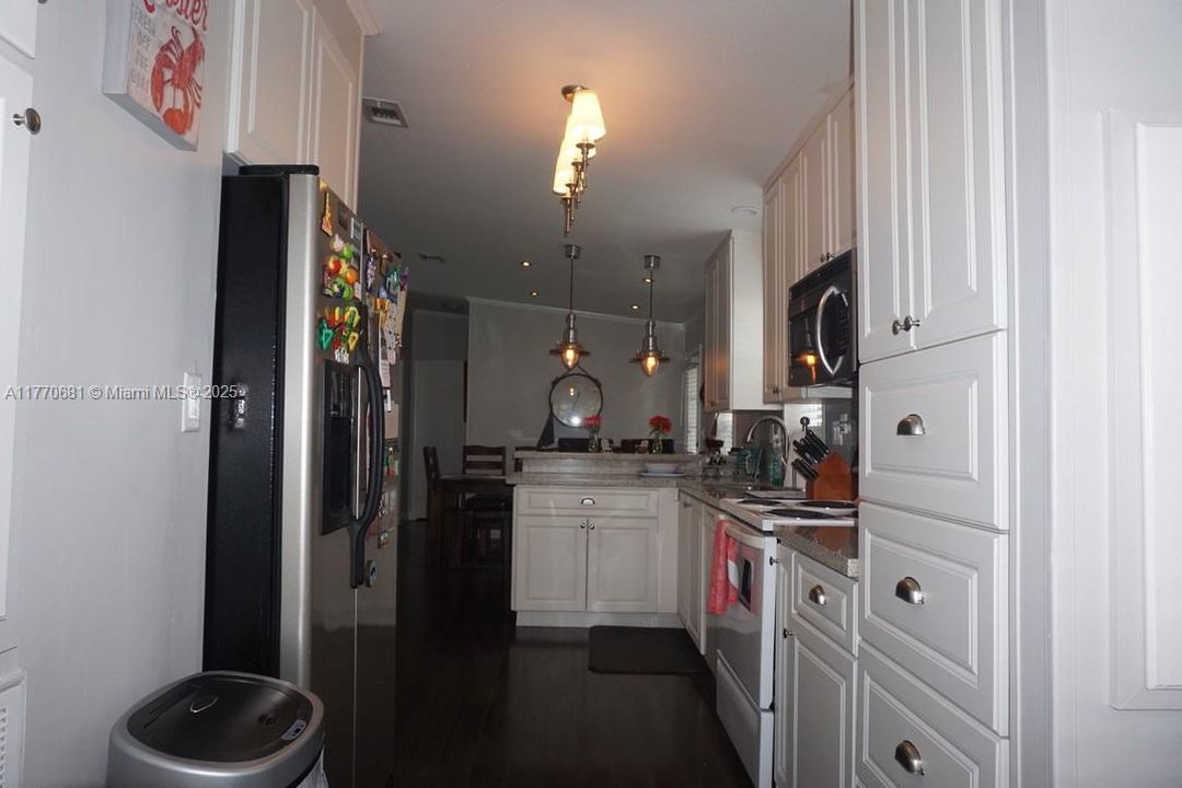 For Sale: $425,000 (3 beds, 2 baths, 1152 Square Feet)