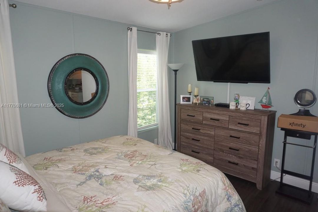 For Sale: $425,000 (3 beds, 2 baths, 1152 Square Feet)