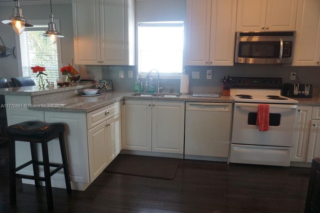 For Sale: $425,000 (3 beds, 2 baths, 1152 Square Feet)