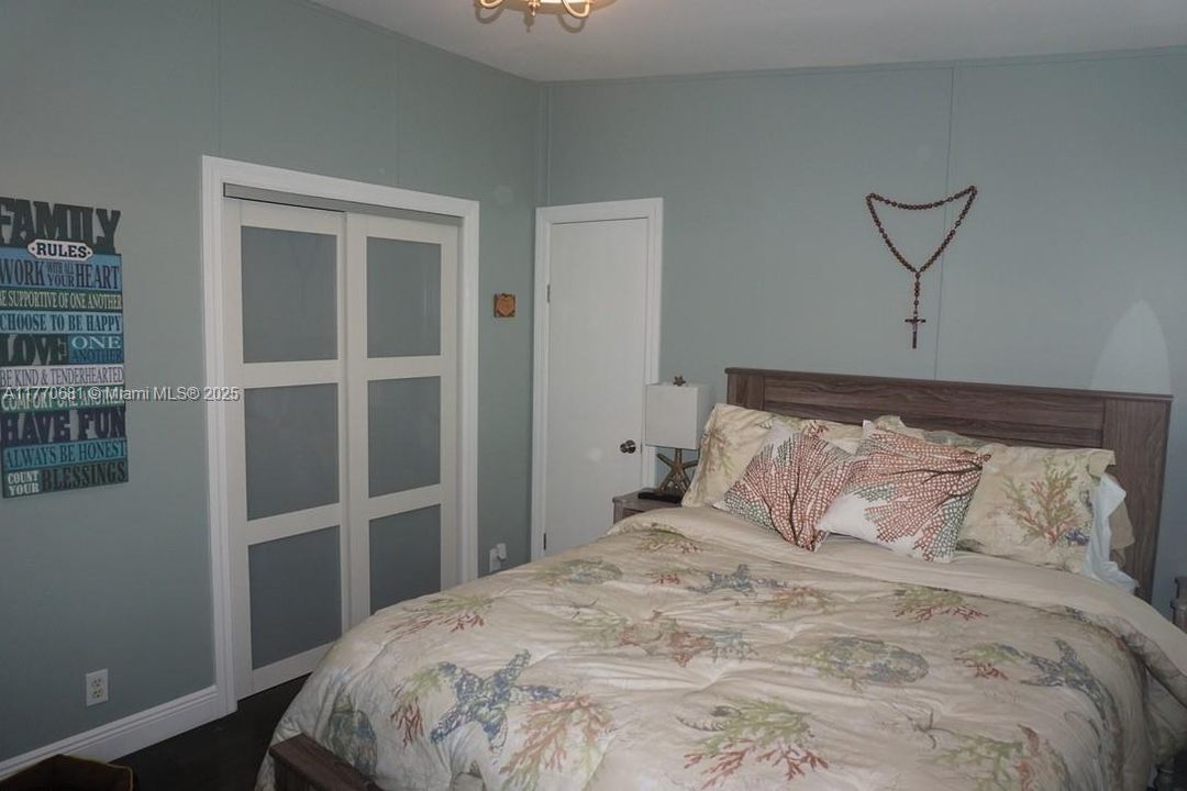 For Sale: $425,000 (3 beds, 2 baths, 1152 Square Feet)