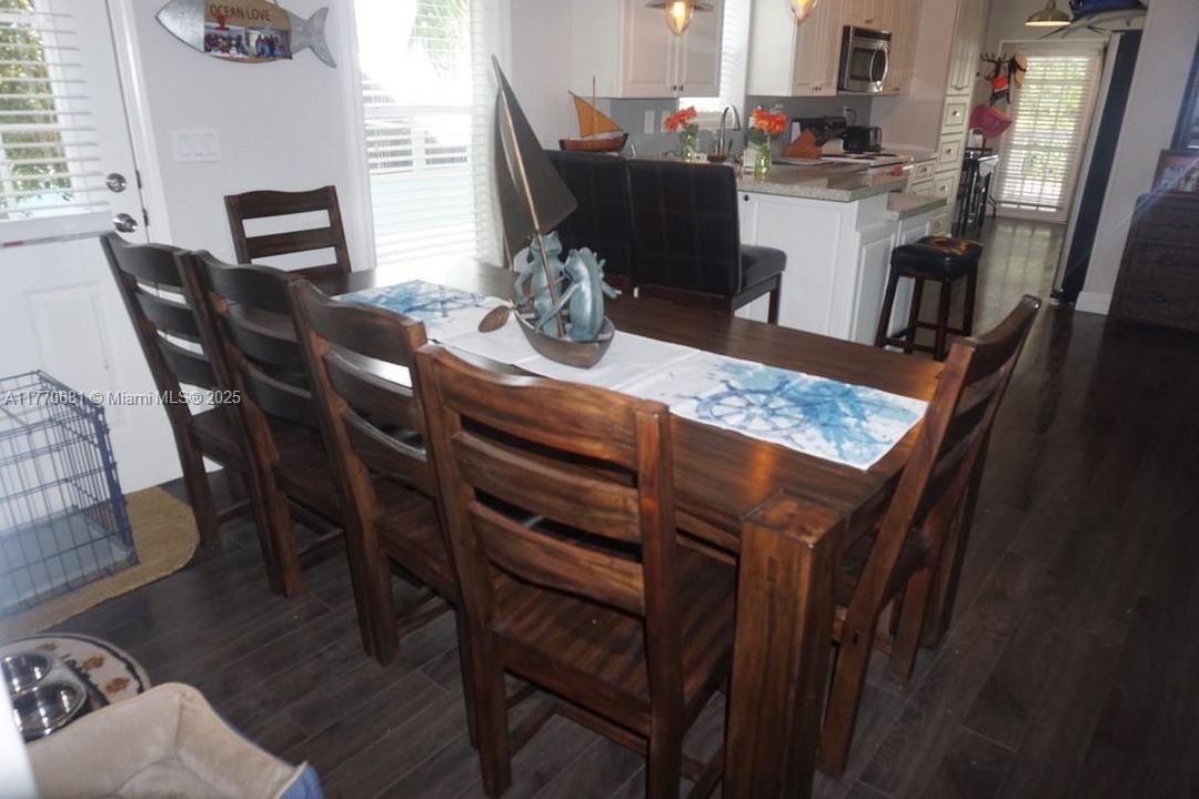 For Sale: $425,000 (3 beds, 2 baths, 1152 Square Feet)