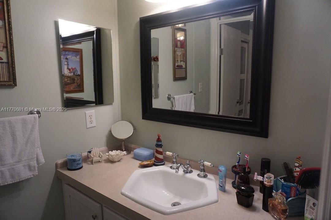 For Sale: $425,000 (3 beds, 2 baths, 1152 Square Feet)