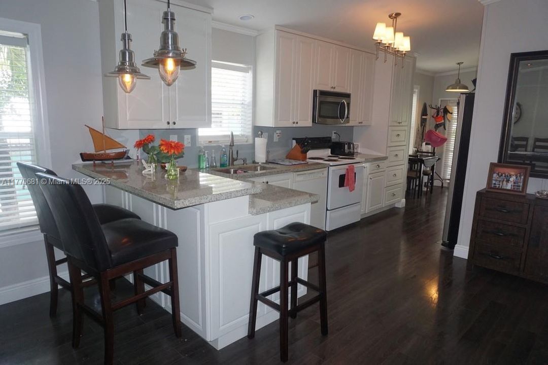 For Sale: $425,000 (3 beds, 2 baths, 1152 Square Feet)