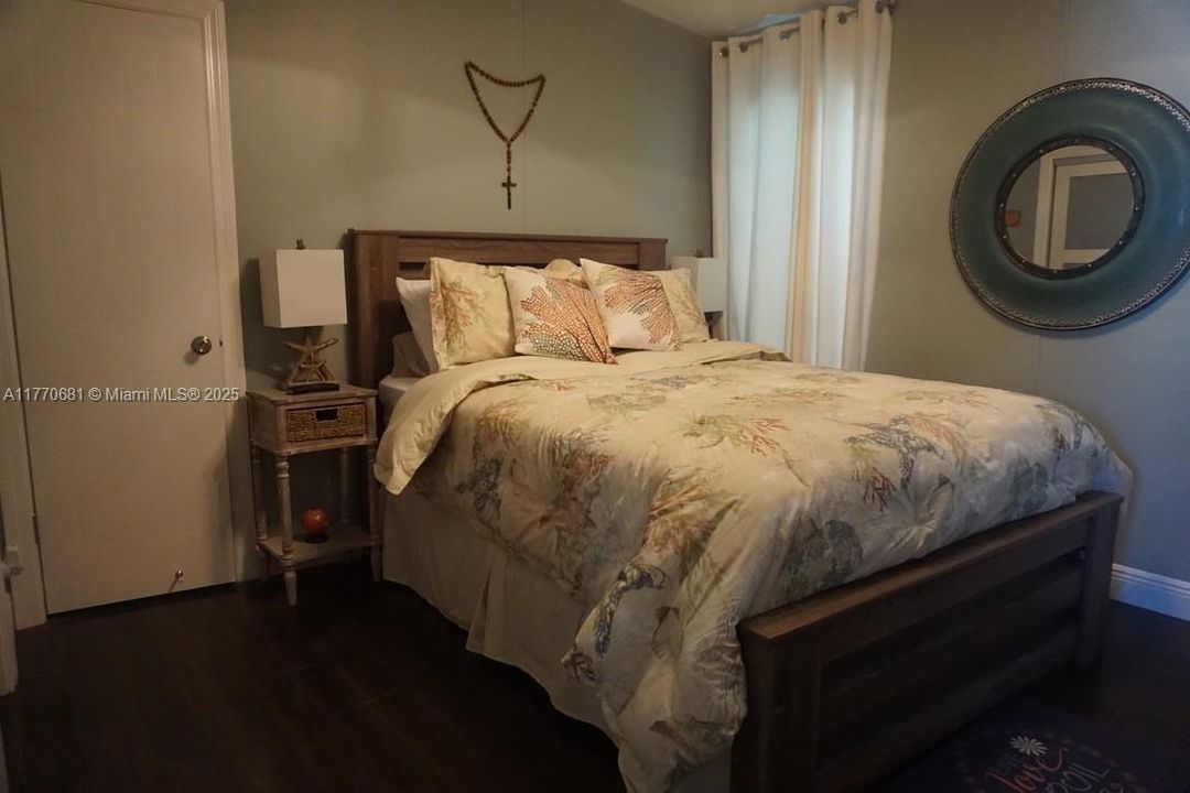 For Sale: $425,000 (3 beds, 2 baths, 1152 Square Feet)