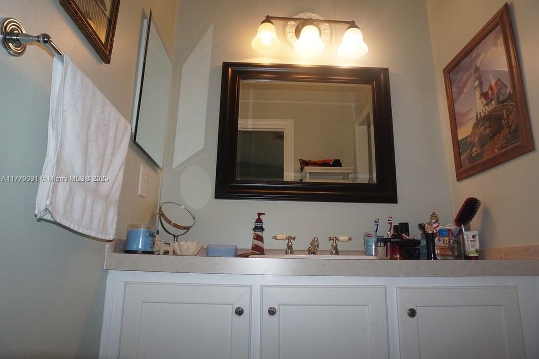 For Sale: $425,000 (3 beds, 2 baths, 1152 Square Feet)