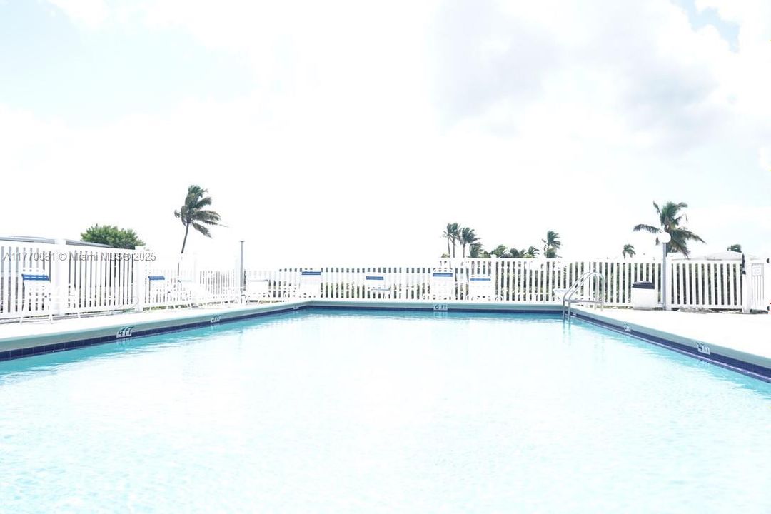 For Sale: $425,000 (3 beds, 2 baths, 1152 Square Feet)