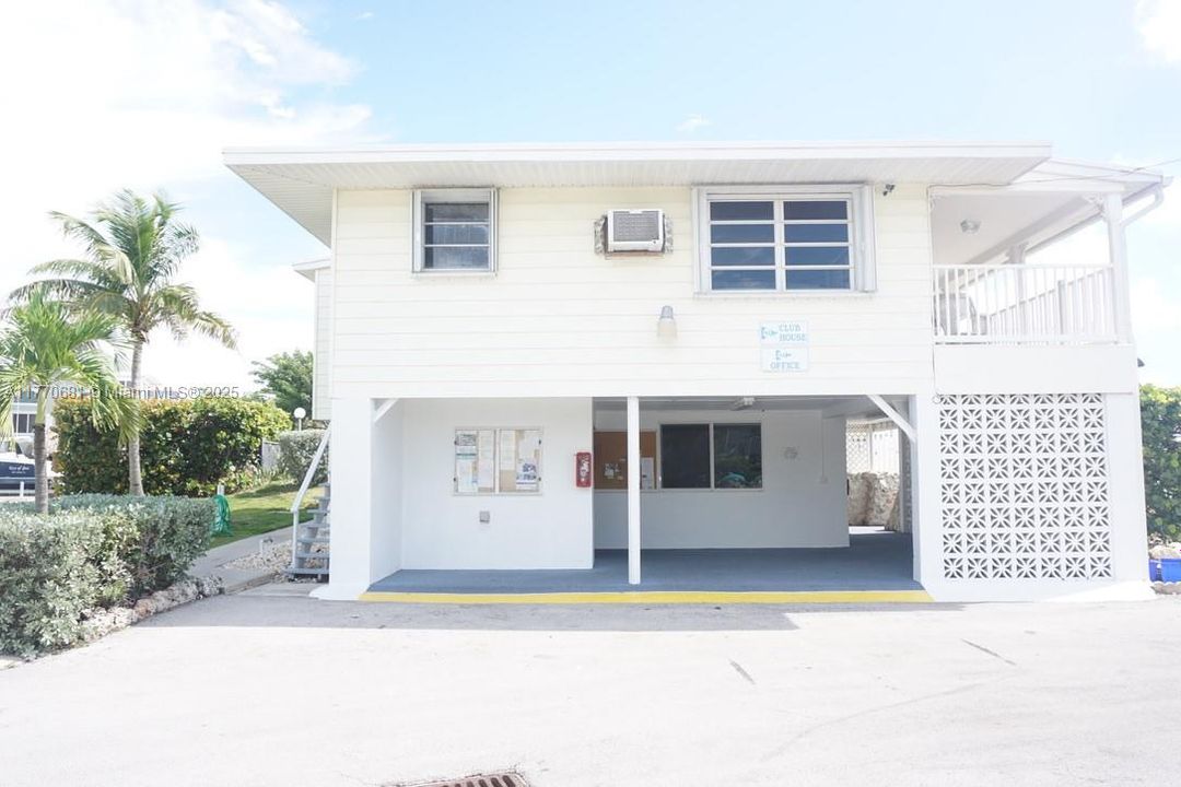 For Sale: $425,000 (3 beds, 2 baths, 1152 Square Feet)