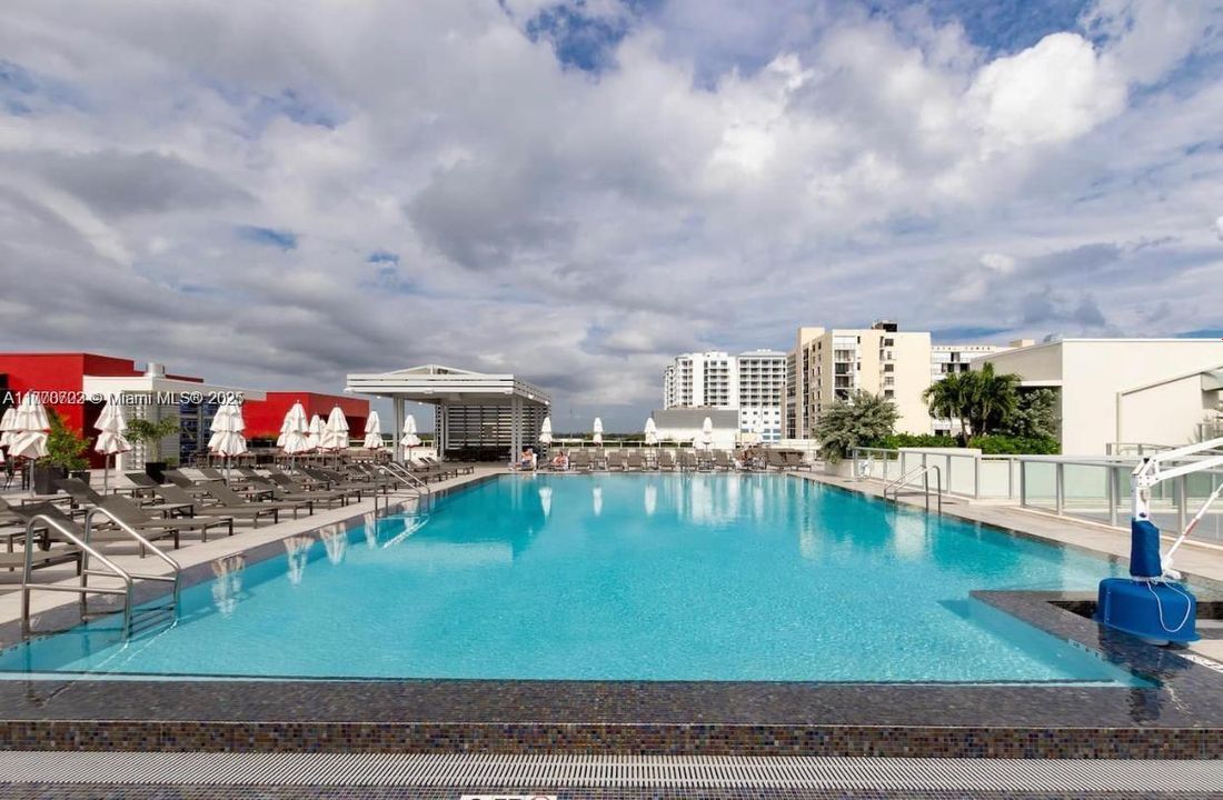 En Venta: $285,000 (0 camas, 1 baños, 366 Pies cuadrados)