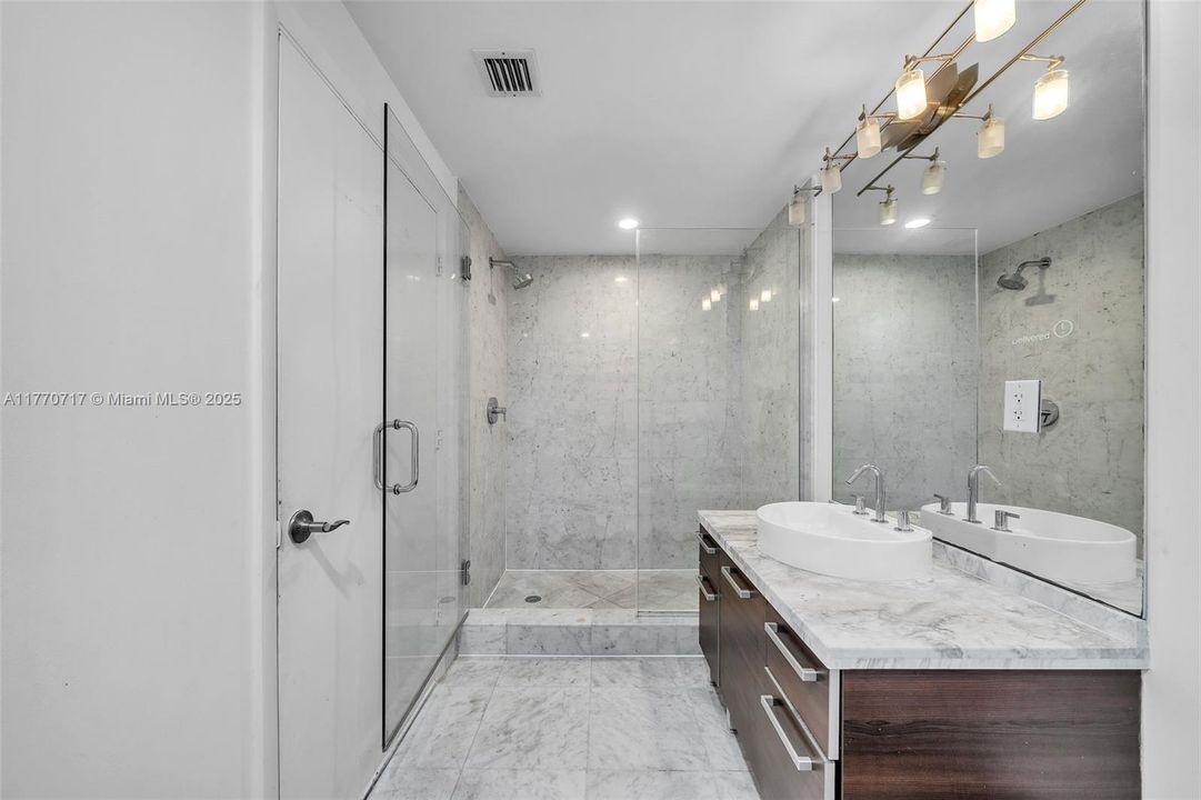 Vendido Recientemente: $420,000 (1 camas, 1 baños, 806 Pies cuadrados)