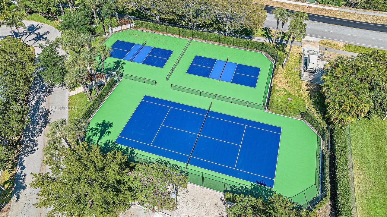 En Venta: $1,100,000 (2 camas, 2 baños, 1659 Pies cuadrados)