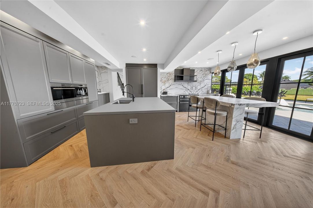 В аренду: $26,000 (5 спален, 4 ванн, 4378 Квадратных фут)