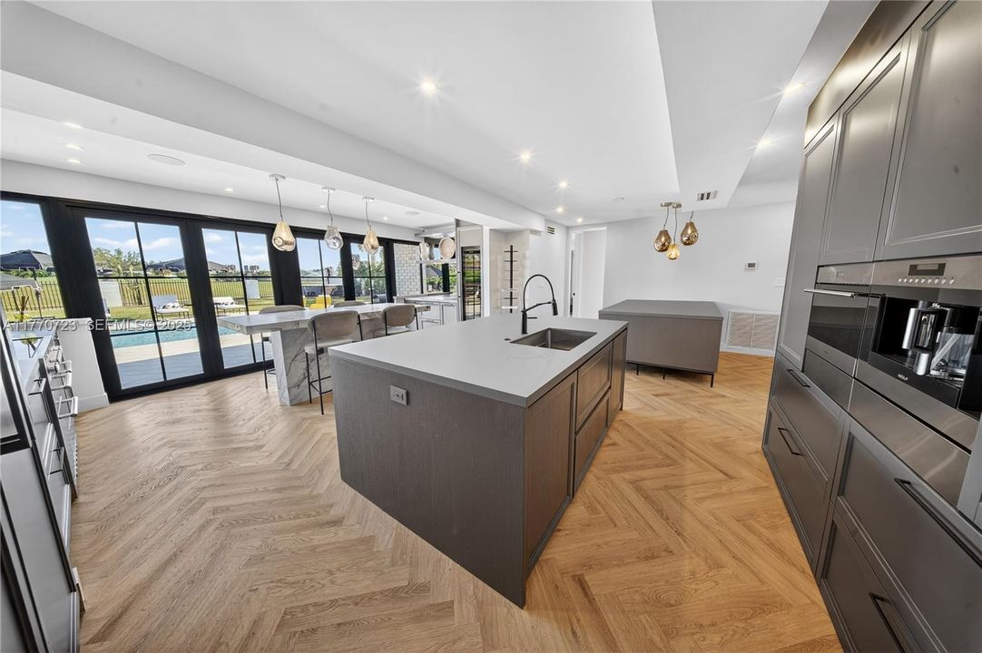 В аренду: $26,000 (5 спален, 4 ванн, 4378 Квадратных фут)