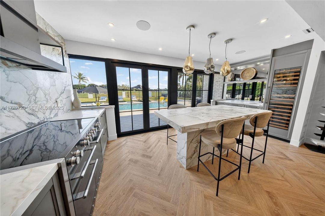 В аренду: $26,000 (5 спален, 4 ванн, 4378 Квадратных фут)