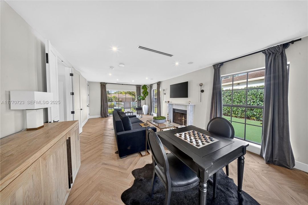 В аренду: $26,000 (5 спален, 4 ванн, 4378 Квадратных фут)