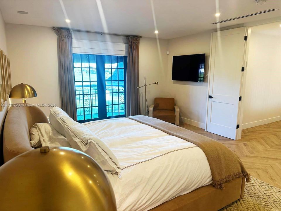 For Rent: $26,000 (5 beds, 4 baths, 4378 Square Feet)