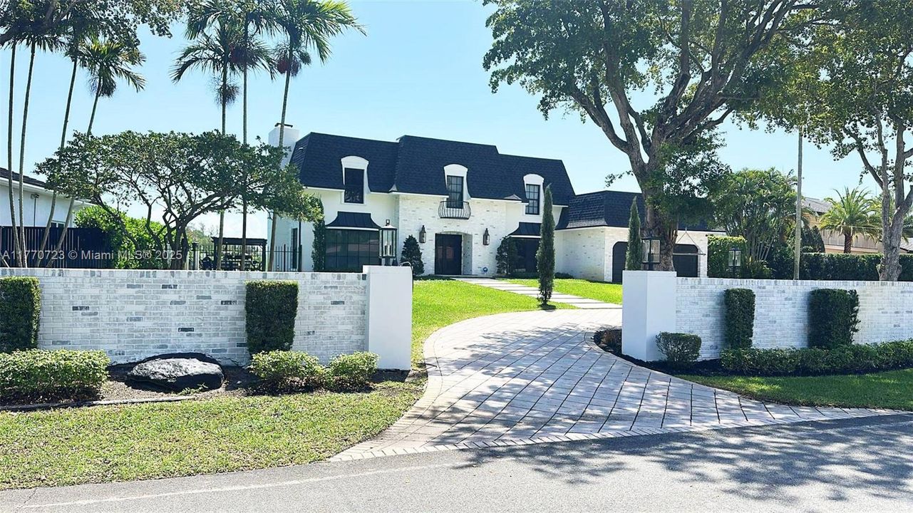 For Rent: $26,000 (5 beds, 4 baths, 4378 Square Feet)