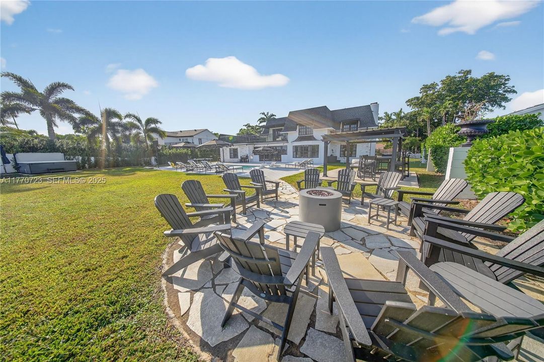 В аренду: $26,000 (5 спален, 4 ванн, 4378 Квадратных фут)