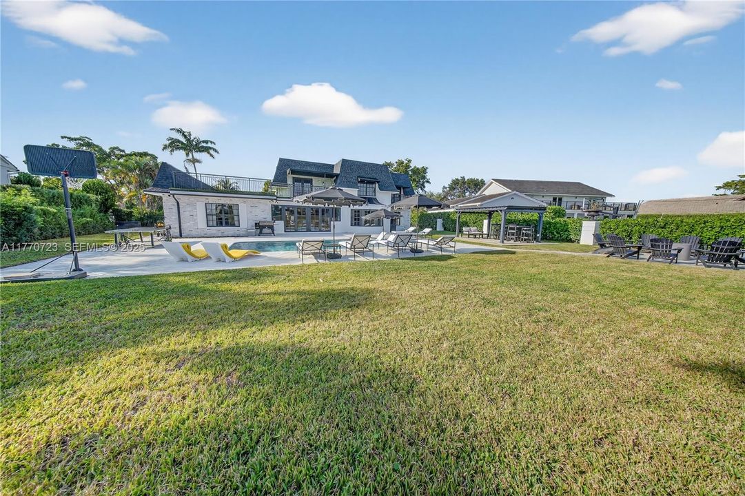 В аренду: $26,000 (5 спален, 4 ванн, 4378 Квадратных фут)