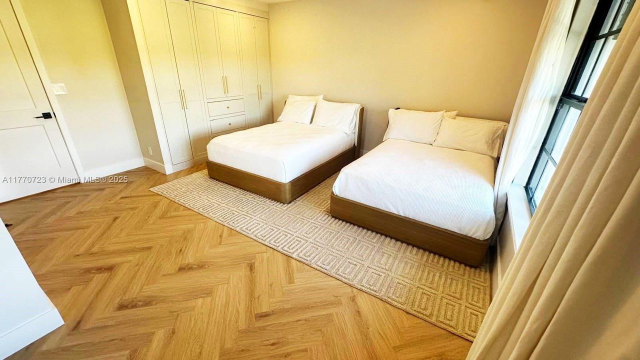 For Rent: $26,000 (5 beds, 4 baths, 4378 Square Feet)