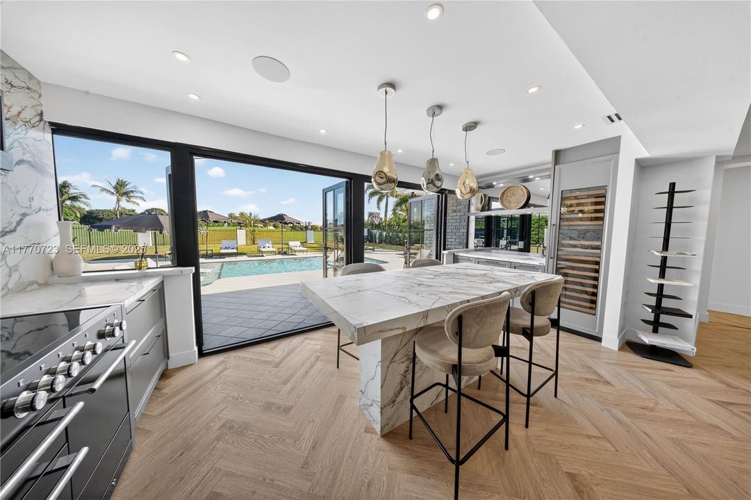 В аренду: $26,000 (5 спален, 4 ванн, 4378 Квадратных фут)